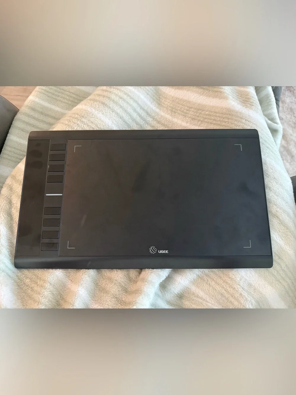 UGEE 10x6 Graphics Drawing Tablet in Black M708 - nothing else comes with it